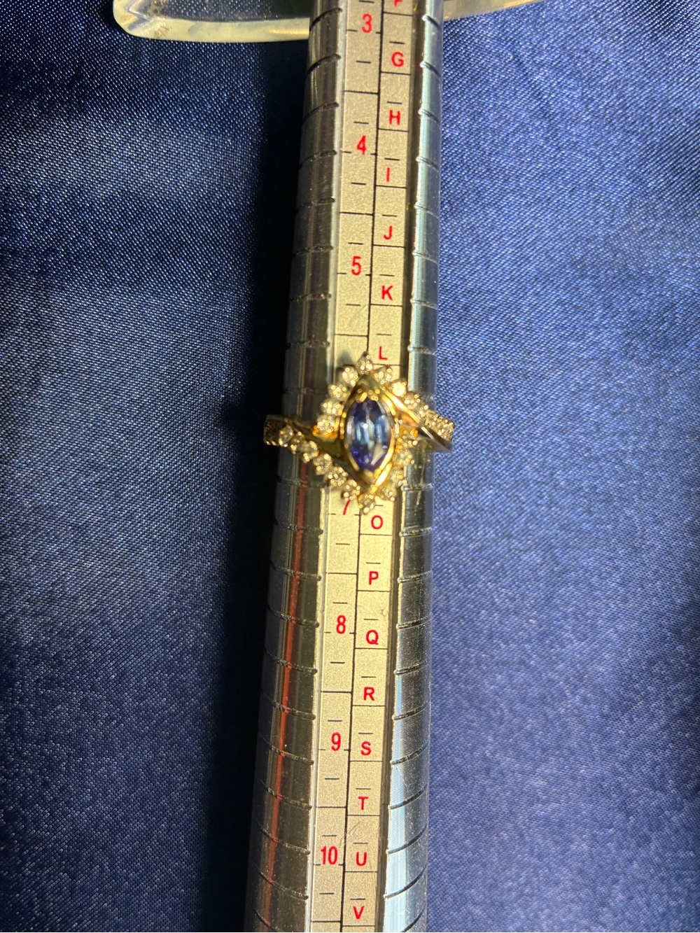 14 KT tanzanite and diamond Ring size 6 1/2